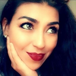 Meet your Posher, Martha elba